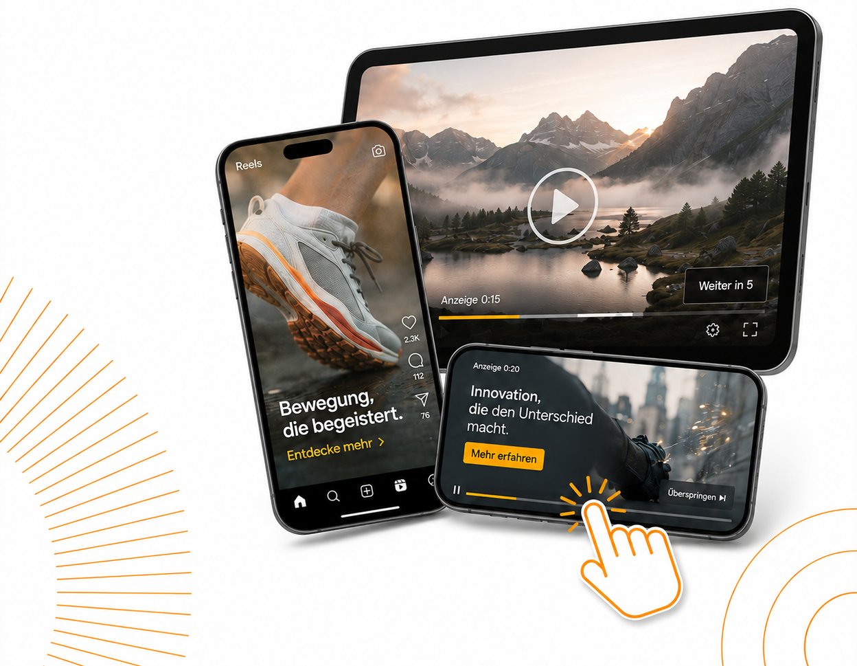 Ein Tablet und zwei Smartphones zeigen Videoanzeigen: eine Bergsee-Aufnahme mit Abspielknopf und Fortschrittsleiste, ein Hochformat-Video mit Laufschuh und Handlungsaufruf, dazu ein liegendes Video mit Überspringen-Schaltfläche.